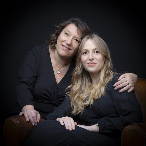Marie Photographe : seance-photo-mere-fille-chateaubriant-studio
