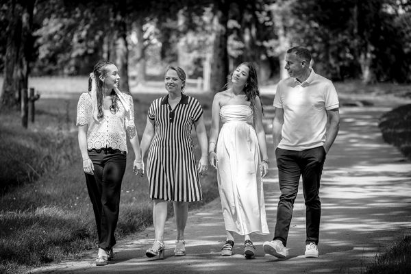Marie Photographe : shooting-famille-exterieur-chateaubriant-hippodrome
