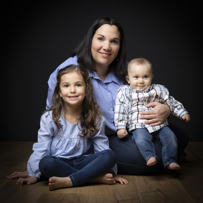 Marie Photographe : seance-famille-studio-maine-et-loire
