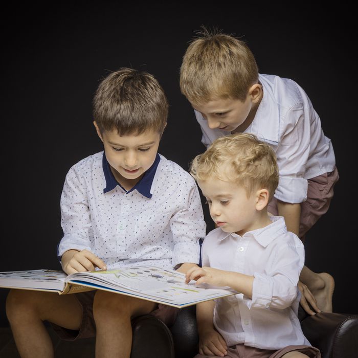 Marie Photographe : seance-famille-studio-nantes-44
