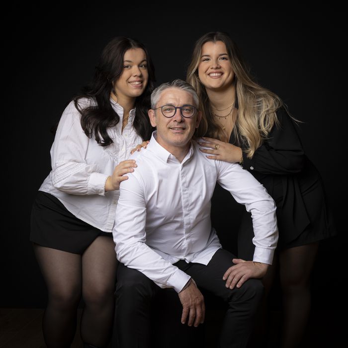 Marie Photographe : shooting-famille-studio-49000
