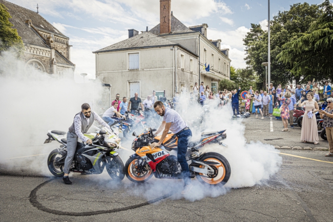 Marie Photographe : reportage-photo-de-mariage-motard
